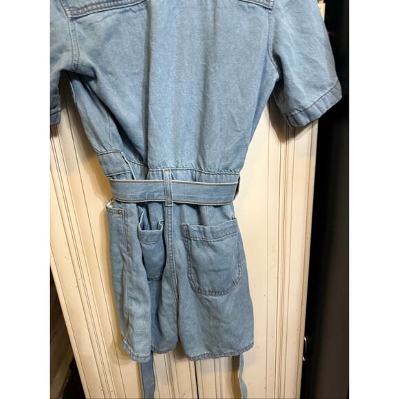 Universal Thread Women's Short Sleeve Button Front Belted Denim Romper Blue 4 NW - Picture 7 of 9